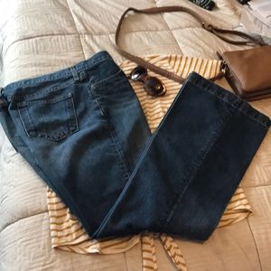 📌Gap jeans in 9 1/2”, length inside seam 31 1/12”